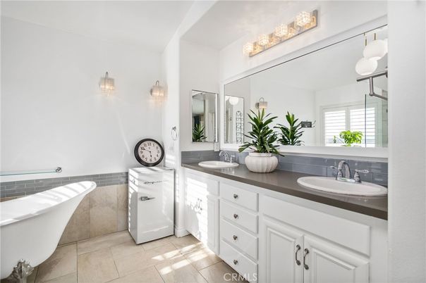 Bathroom, Dual Sink Vanities, Interior