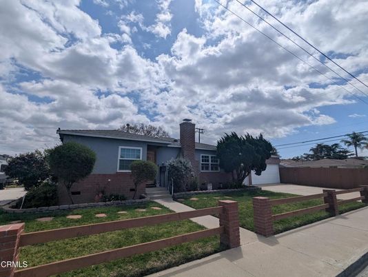 Exterior, Facade, Ranch