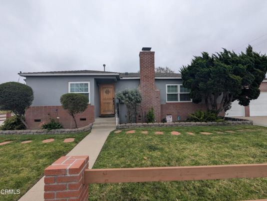 Backyard, Exterior, Facade, Brick Facade, Ranch