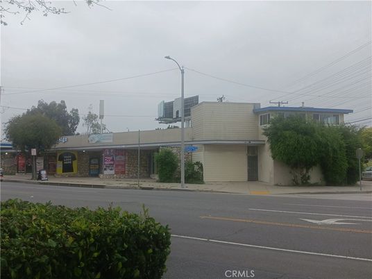 Attached, Exterior, Facade, None