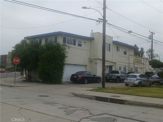 Attached, Exterior, Facade, Rowhouse