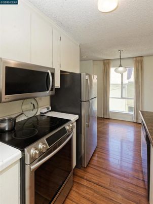 Interior, Kitchen, Pendant Lights, Wood Texture Flooring