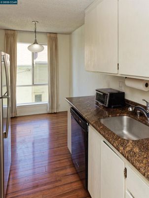 Interior, Kitchen, Pendant Lights, Wood Texture Flooring