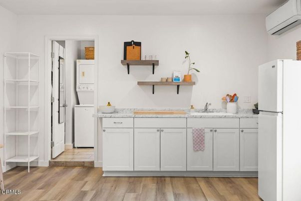 Interior, Kitchen, Washer, Wood Texture Flooring