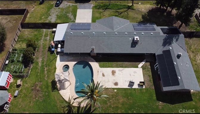 Exterior, Drone