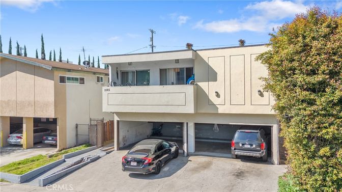 Attached, Exterior, Facade, Modern