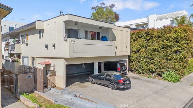 Attached, Exterior, Facade, Modern
