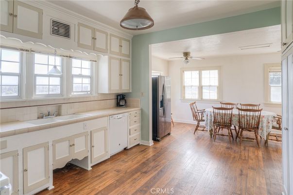 Dining room, Interior, Kitchen, Pendant Lights, Tile Countertops, Wood Texture Flooring