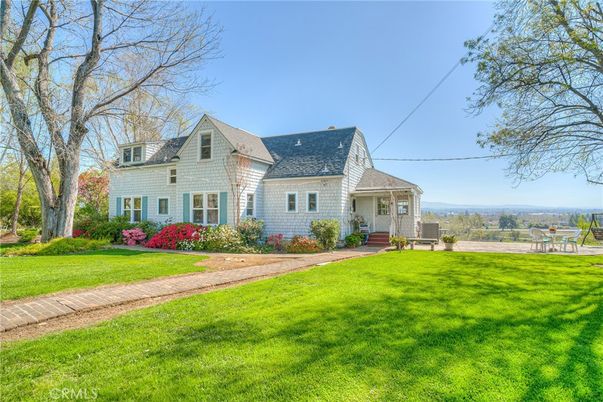 Backyard, Exterior, Facade, Cape Cod