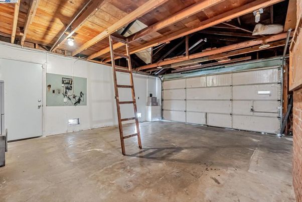 Garage, Interior, Wooden Beams, Wooden Ceilings