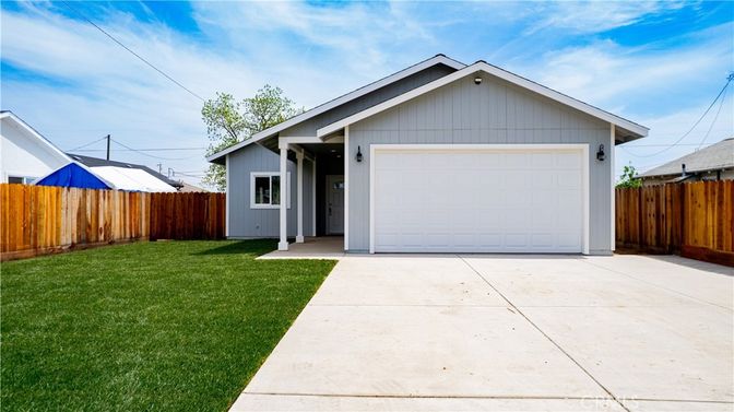 Attached, Exterior, Facade, American Craftsman
