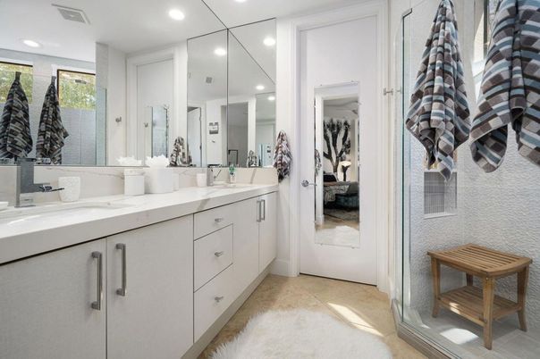 Bathroom, Dual Sink Vanities, Interior, Recessed Lighting
