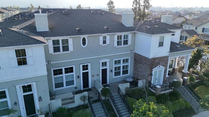 Exterior, Facade, Rowhouse