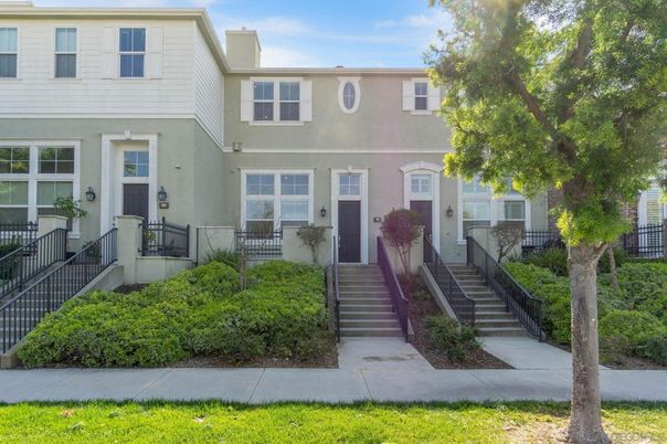 Exterior, Facade, American Foursquare