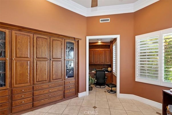 Home Office, Interior