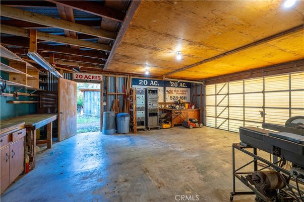 Garage, Interior, Wooden Beams