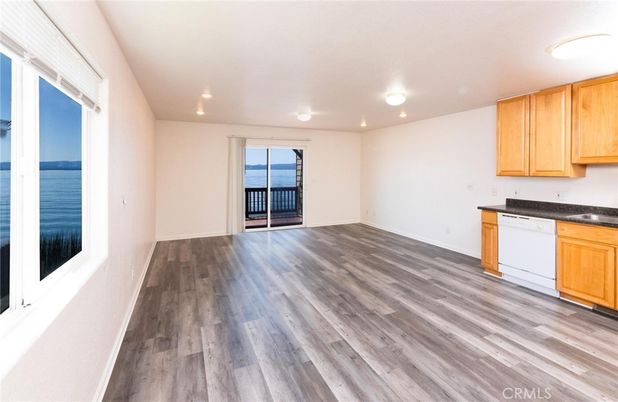 Interior, Kitchen, Recessed Lighting, Water, Wood Texture Flooring