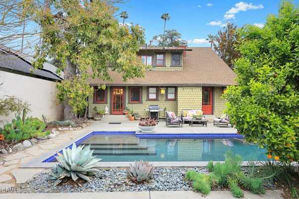 Exterior, Facade, Pool, American Foursquare