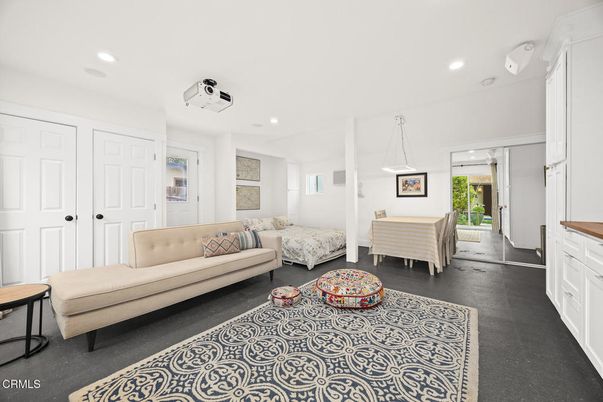 Interior, Living room, Pendant Lights, Recessed Lighting