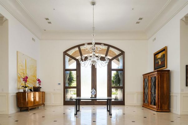 Chandelier, Interior