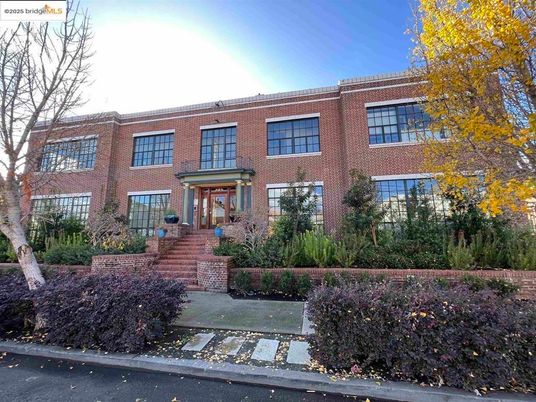 Exterior, Facade, Brick Facade, Rowhouse