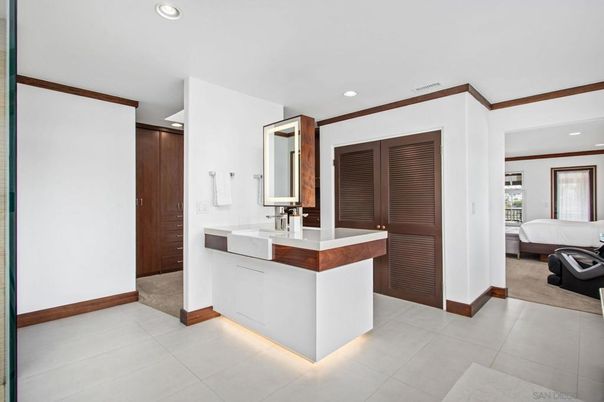 Bathroom, Interior, Recessed Lighting