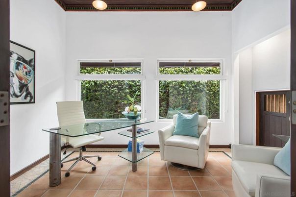 Home Office, Interior
