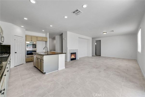 Fireplace, Interior, Kitchen, Recessed Lighting