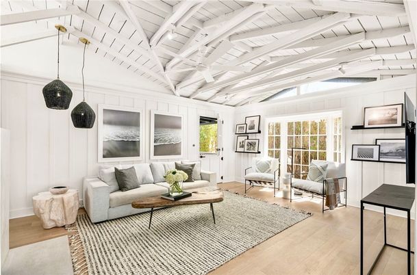 Interior, Living room, Pendant Lights, Wood Texture Flooring