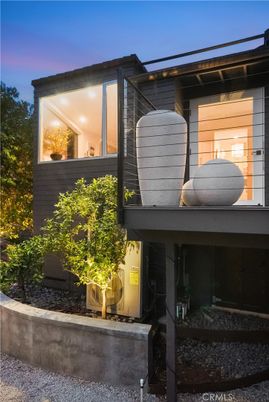 Exterior, Facade, Modern