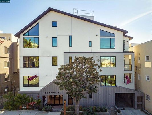 Exterior, Facade, Modern