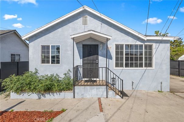 Exterior, Facade, None