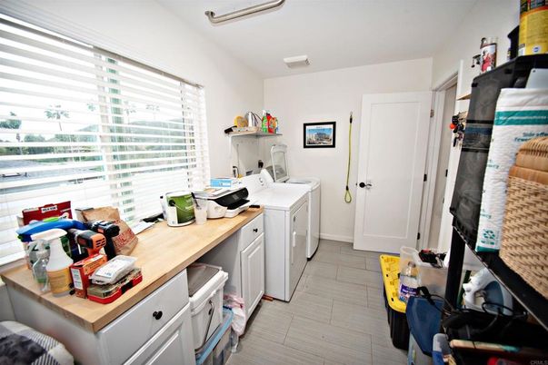 Interior, Washer, Wood Texture Flooring