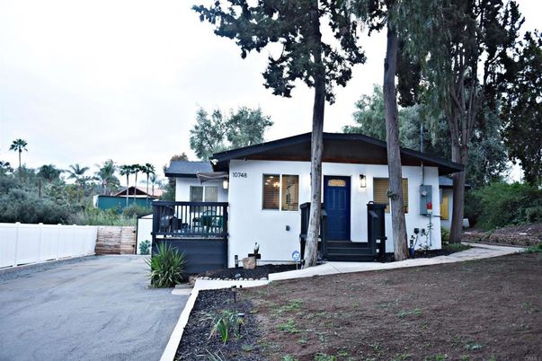 Backyard, Exterior, Facade, Modern