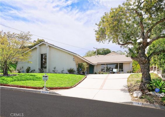 Exterior, Facade, Ranch