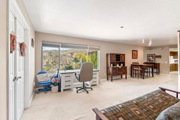 Home Office, Interior