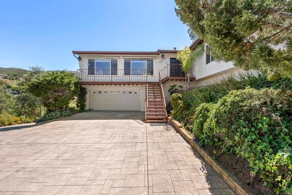 Attached, Exterior, Facade, Mediterranean