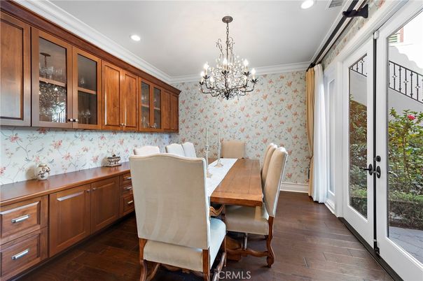 Chandelier, Dining room, Interior, Recessed Lighting, Wood Texture Flooring