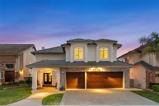 Attached, Exterior, Facade, Mediterranean