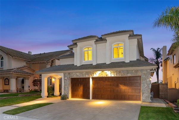 Attached, Exterior, Facade, Mediterranean