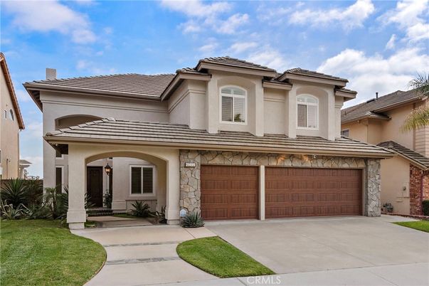 Attached, Exterior, Facade, Mediterranean