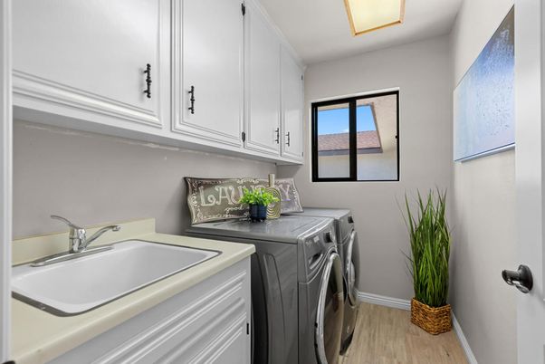 Interior, Washer, Wood Texture Flooring