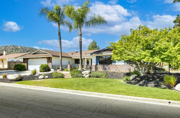 Attached, Exterior, Facade, Ranch