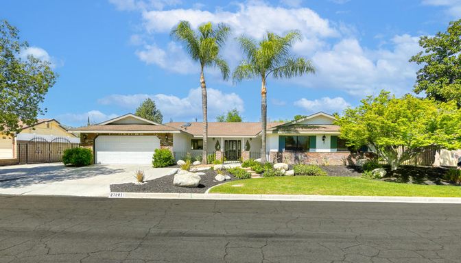 Attached, Exterior, Facade, Ranch