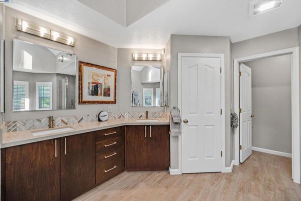 Bathroom, Dual Sink Vanities, Interior, Wood Texture Flooring