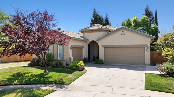 Attached, Backyard, Exterior, Facade, Mediterranean