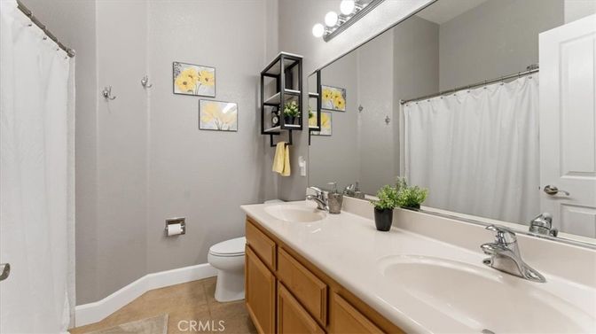 Bathroom, Dual Sink Vanities, Interior