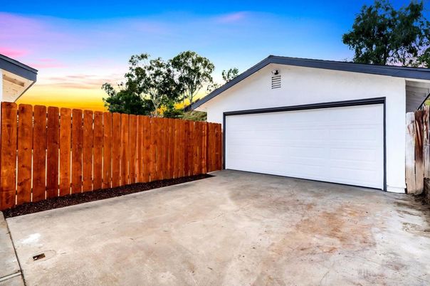 Detached Garage, Exterior