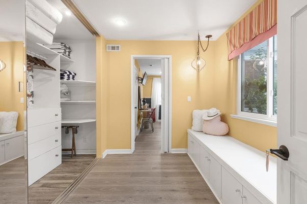 Interior, Pendant Lights, Recessed Lighting, Wood Texture Flooring
