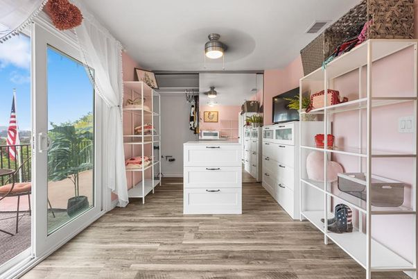 Interior, Walk-in Closets, Wood Texture Flooring